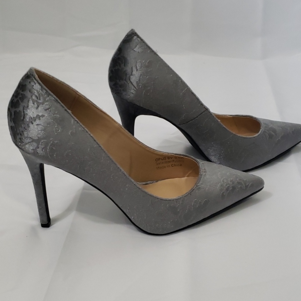 Penny Loves Kenny pumps.